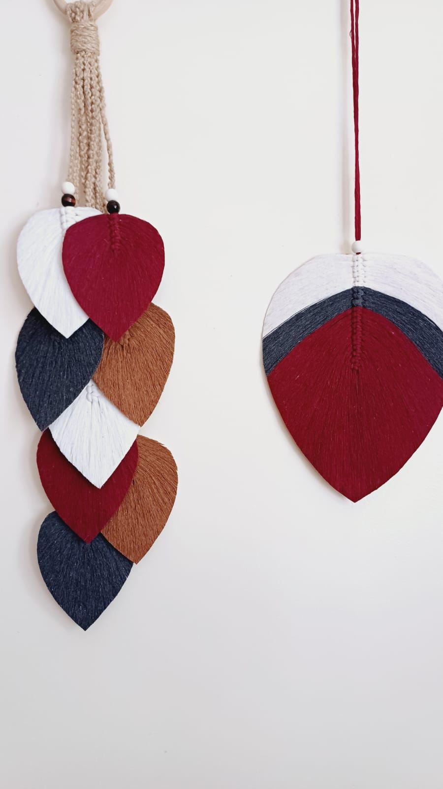 "Suspension murale feuille macramé artisanale – coton naturel et perle en bois, par Zaynah Maroc"


